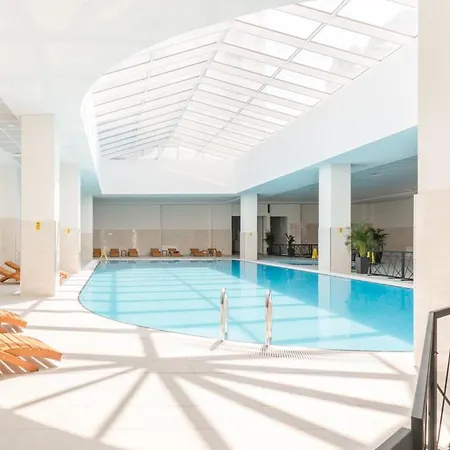 Apartment 35th Floor Gem With A Sky-high View Over