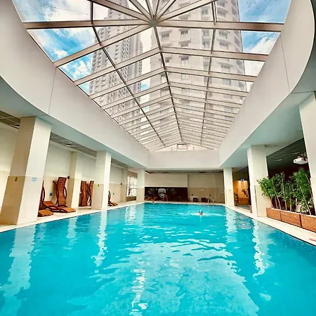 35th Floor Gem With A Sky-high View Over Appartement