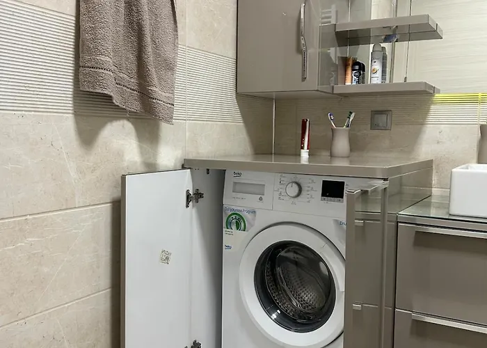 35th Floor Gem With A Sky-high View Over Apartment